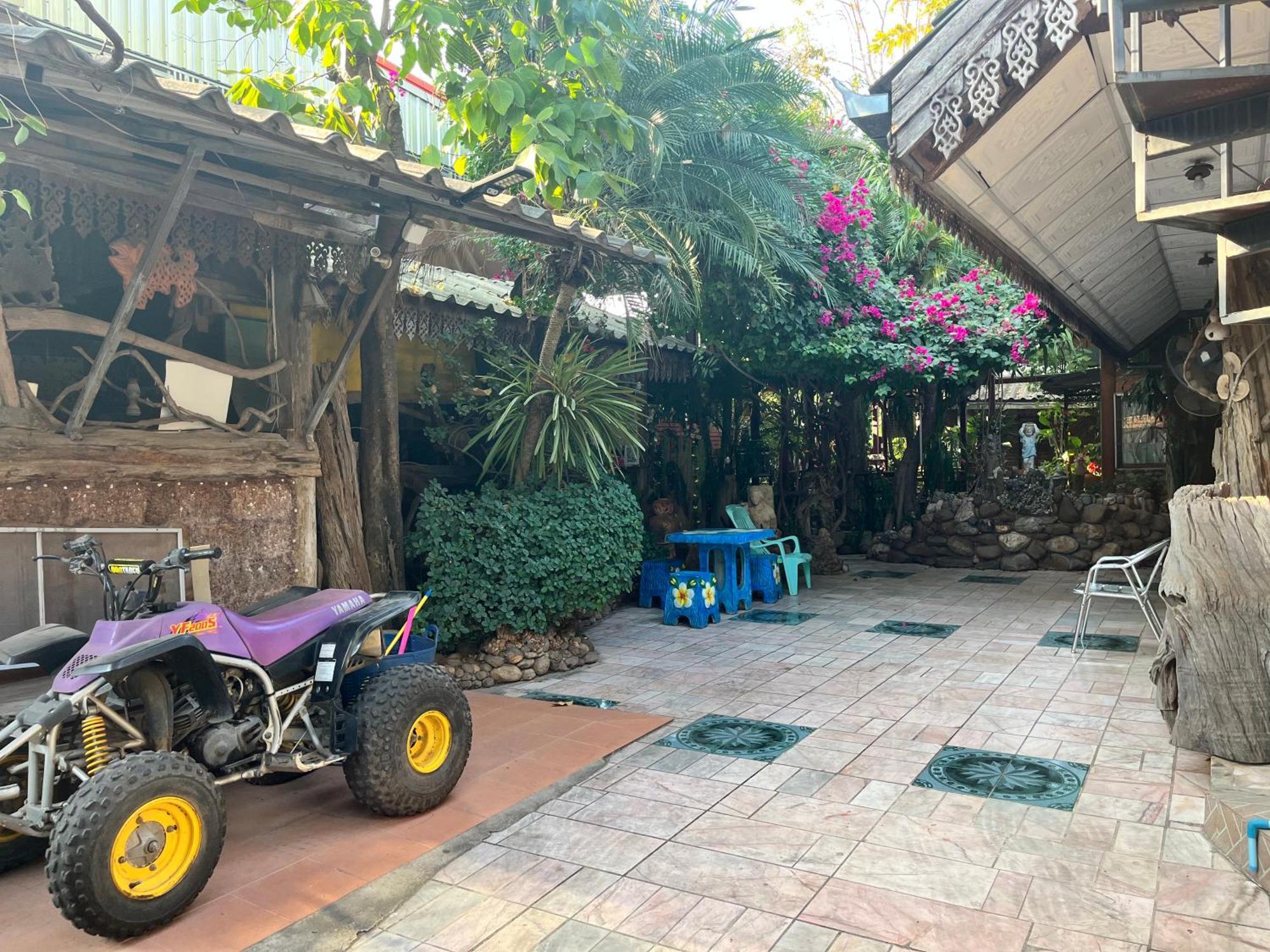Three J Guesthouse Kamphengphet Kültér fotó