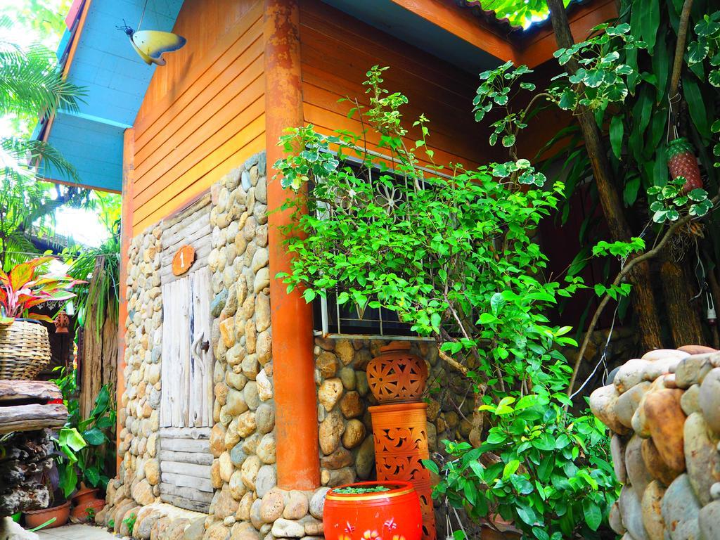 Three J Guesthouse Kamphengphet Kültér fotó