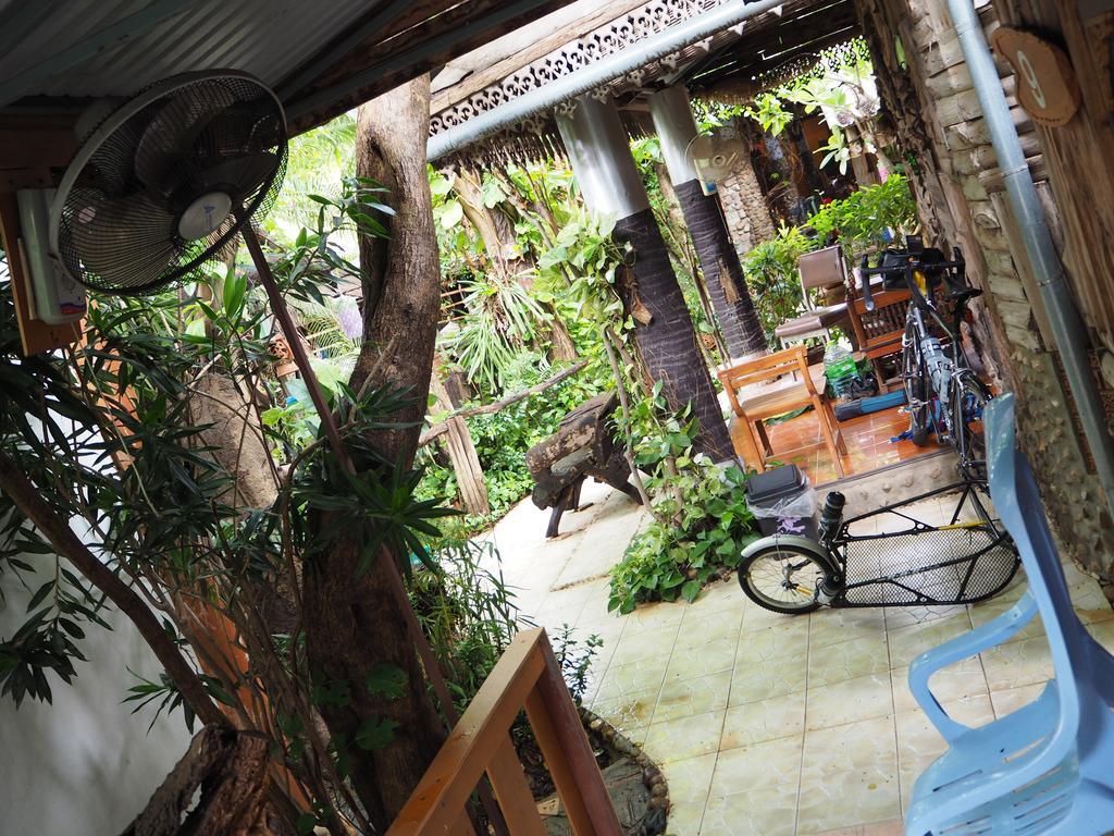 Three J Guesthouse Kamphengphet Kültér fotó