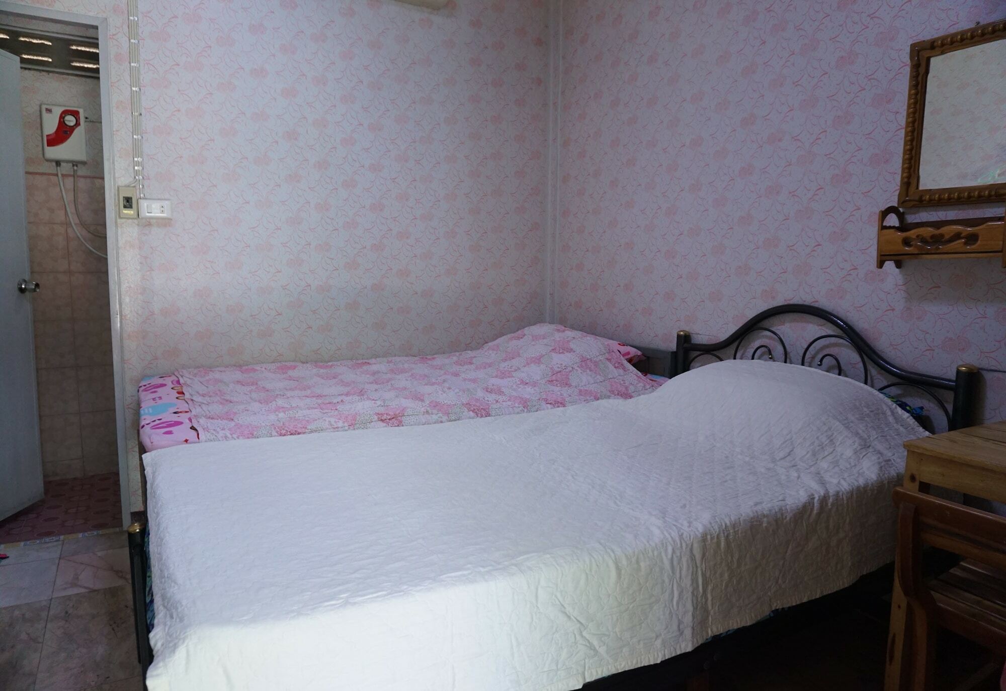 Three J Guesthouse Kamphengphet Kültér fotó